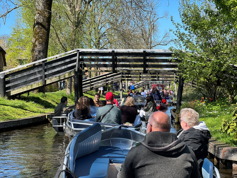 Hollanda'nın araba yolu olmayan köyü: Giethoorn