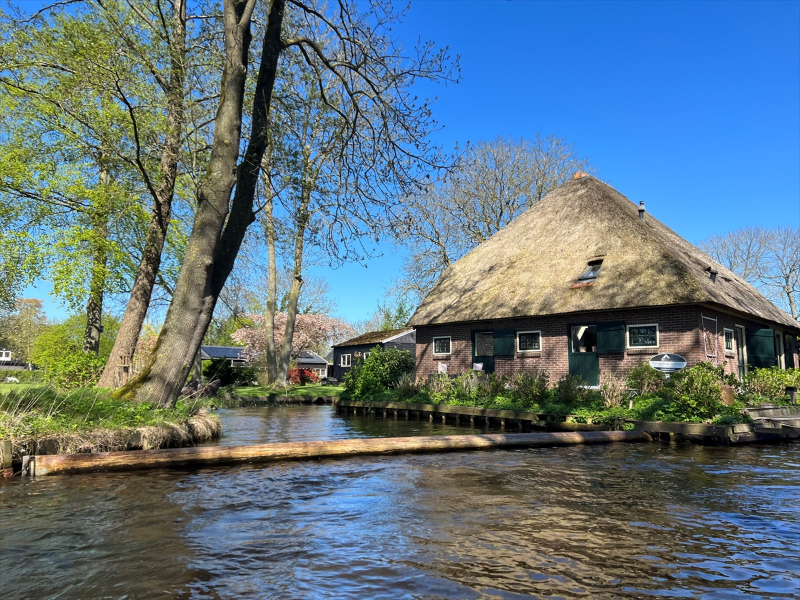 Hollanda'nın araba yolu olmayan köyü: Giethoorn