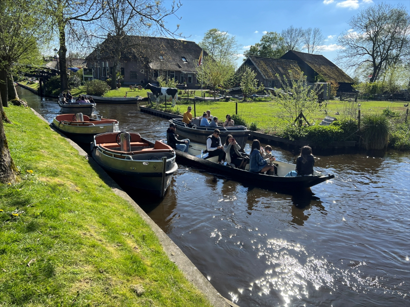 Hollanda'nın araba yolu olmayan köyü: Giethoorn