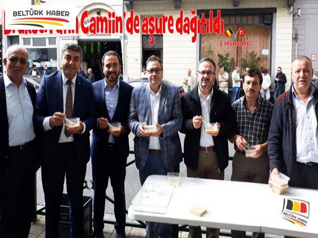 Brüksel Fatih Camiin’de aşure dağıtıldı