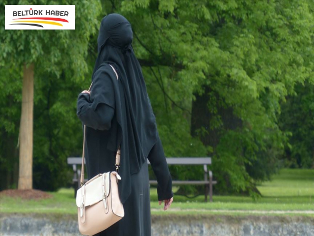 BM'den Hollanda'ya "burka" eleştirisi