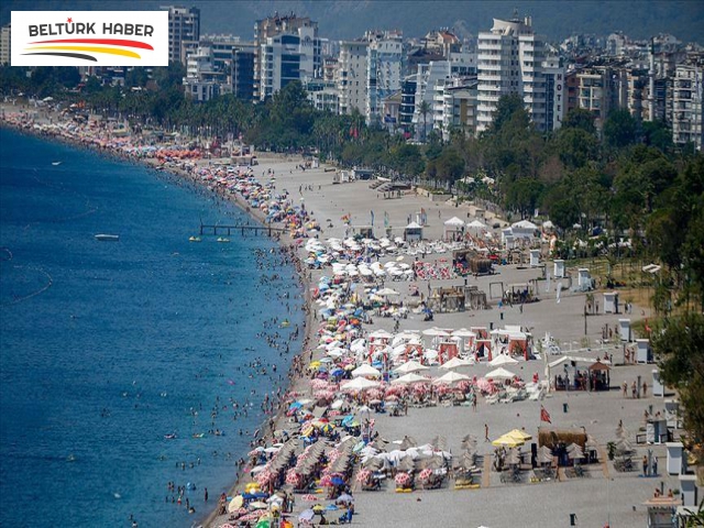 Antalya 15 milyon turistle rekora imza attı