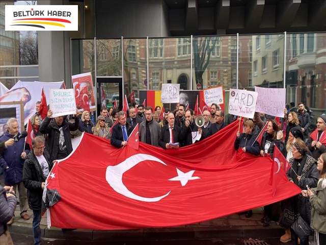 Almanya'da Atatürk'e yönelik yapılan çirkin yayın protesto edildi