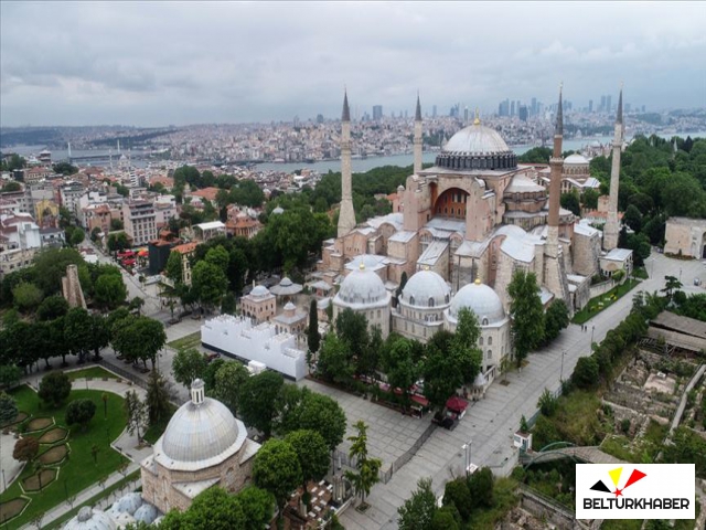 Ayasofya'da tarihi karar: Fethin sembolü ibadete açıldı