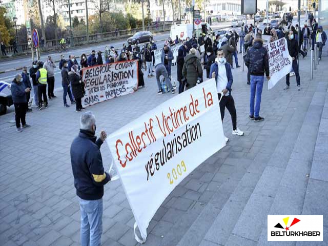 Belçika'da düzensiz göçmenler oturum izni için gösteri düzenledi