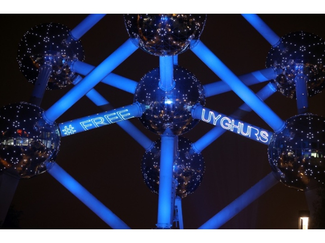 Atomium Uygurlar İçin Mavi Renkte Aydınlatıldı