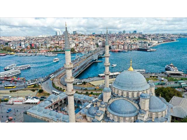 İstanbul geçen yılki turist sayısını 9 ayda geçerek rekor kırdı