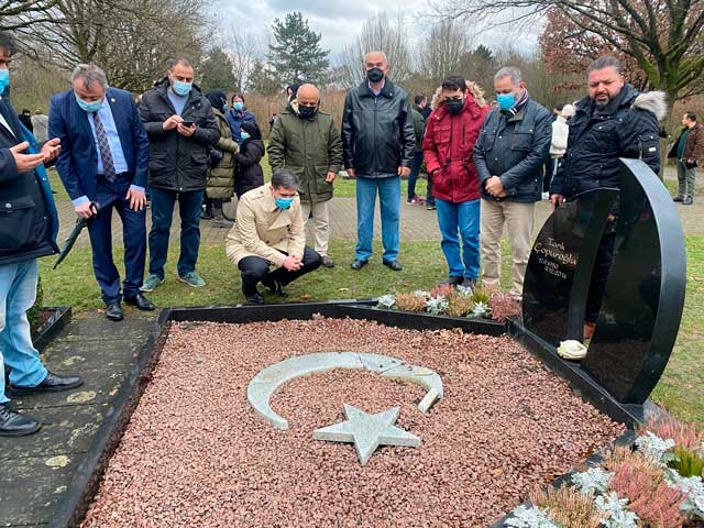 Almanya'da Müslümanlara ait mezarlar tahrip edildi