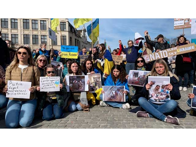 Rusya'nın Ukrayna'ya saldırısı Brüksel'de protesto edildi