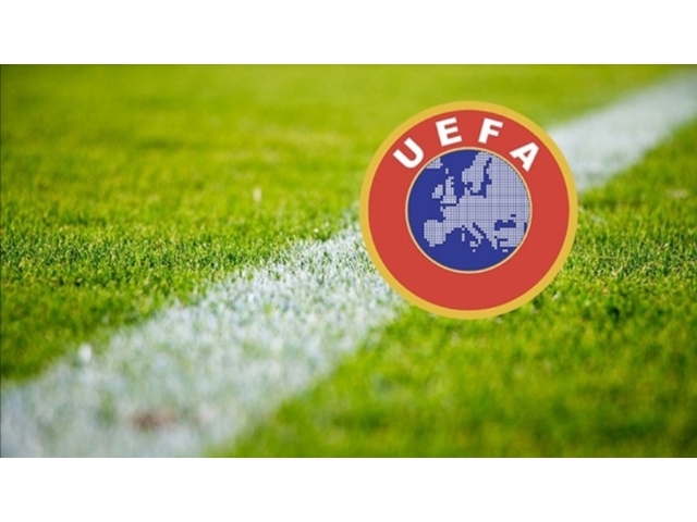 UEFA, Royal Antwerp'e 10 bin avro "bayrak yakma" cezası verdi
