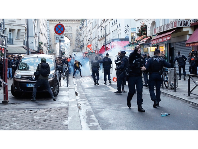 Paris'teki silahlı saldırı:3 kişi öldü, 3 kişi yaralandı