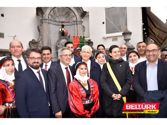 Brüksel'deki ünlü çocuk heykeline Türk kıyafeti giydirildi