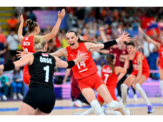 A Milli Kadın Voleybol Takımı, Paris 2024'te Hollanda'yı 3-2 yendi