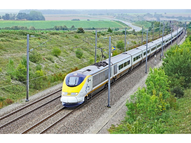 Belçika'da hızlı tren traktöre çarptı, Avrupa başkentlerinde tren trafiği aksadı