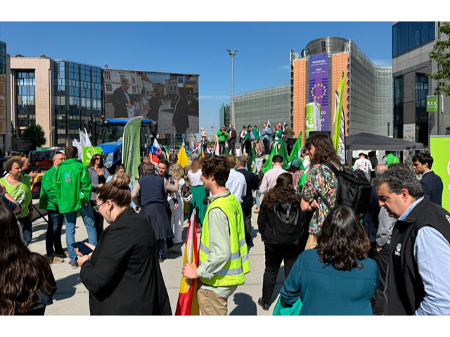 Çiftçilerden AB kurumları önünde protesto