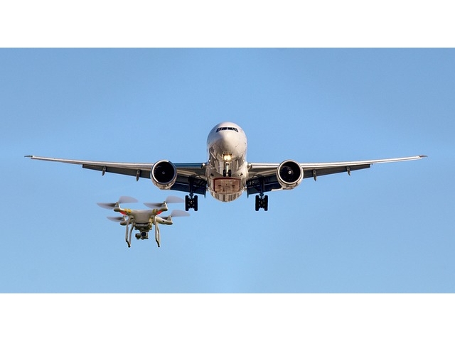 Danimarka'daki havalimanlarında yeniden dronlar görüldü
