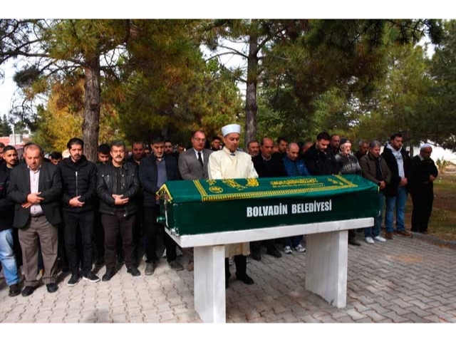Fatih'te zehirlenme şüphesiyle ölen Servet Böcek'in cenazesi Afyonkarahisar'da defnedildi