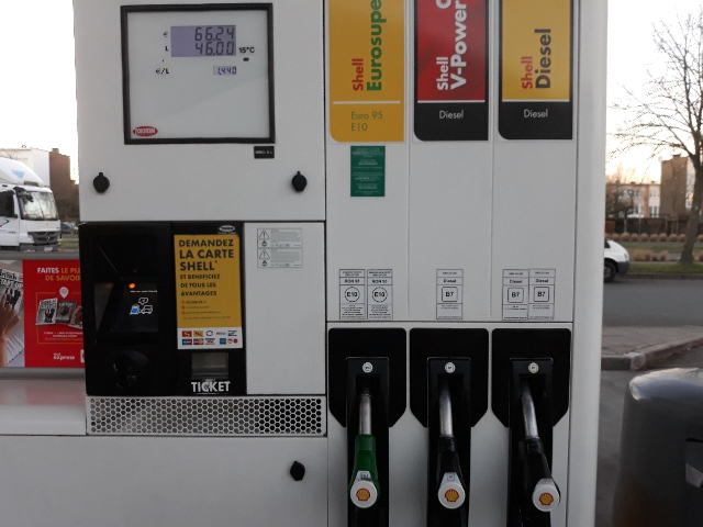 Belçika’da Benzine Büyük İndirim