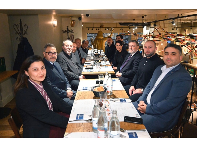 AK Parti Brüksel AB Temsilciliği, Brüksel'de basın mensuplarına iftar verdi.