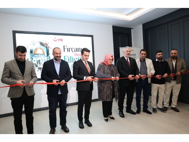 “Fırçanın Dilinden Filistin” Resim Sergisi YTB’de Açıldı