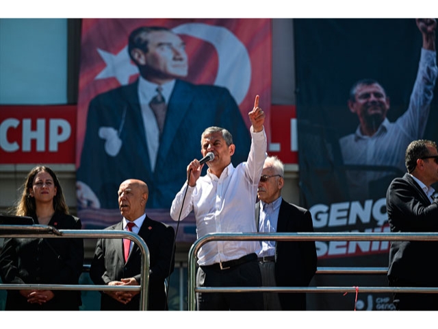 CHP TBMM Grup Başkanı Özel, Güvenpark'ta bayramlaşma programında konuştu