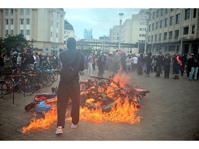 Brüksel'de eğitimde tasarruf önlemlerine yönelik yeni protesto düzenlendi