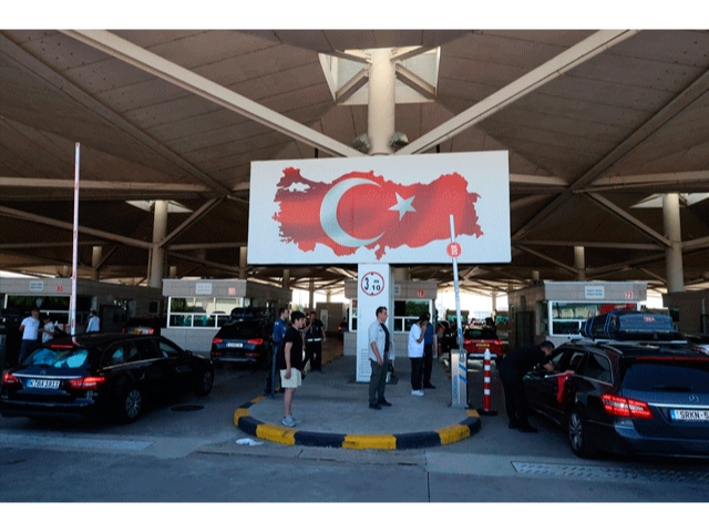 Yurt dışında yaşayan Türklerin "vatan yolculuğu" gümrük kapılarının dijitalleşmesiyle hızlandı