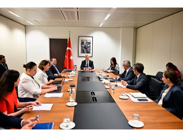 Ticaret Bakanı Ömer Bolat, Brüksel'de STK temsilcileriyle bir araya geldi