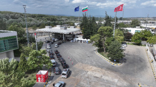 Avrupa'ya açılan sınır kapılarında gurbetçilerin dönüş hareketliliği sürüyor