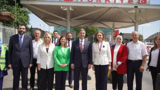 Sırakaya, Kapıkule'de gurbetçileri uğurladı