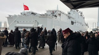 Avrupa'daki Türkler Rotterdam Limanı'na demirleyen TCG Anadolu'ya büyük ilgi gösterdi